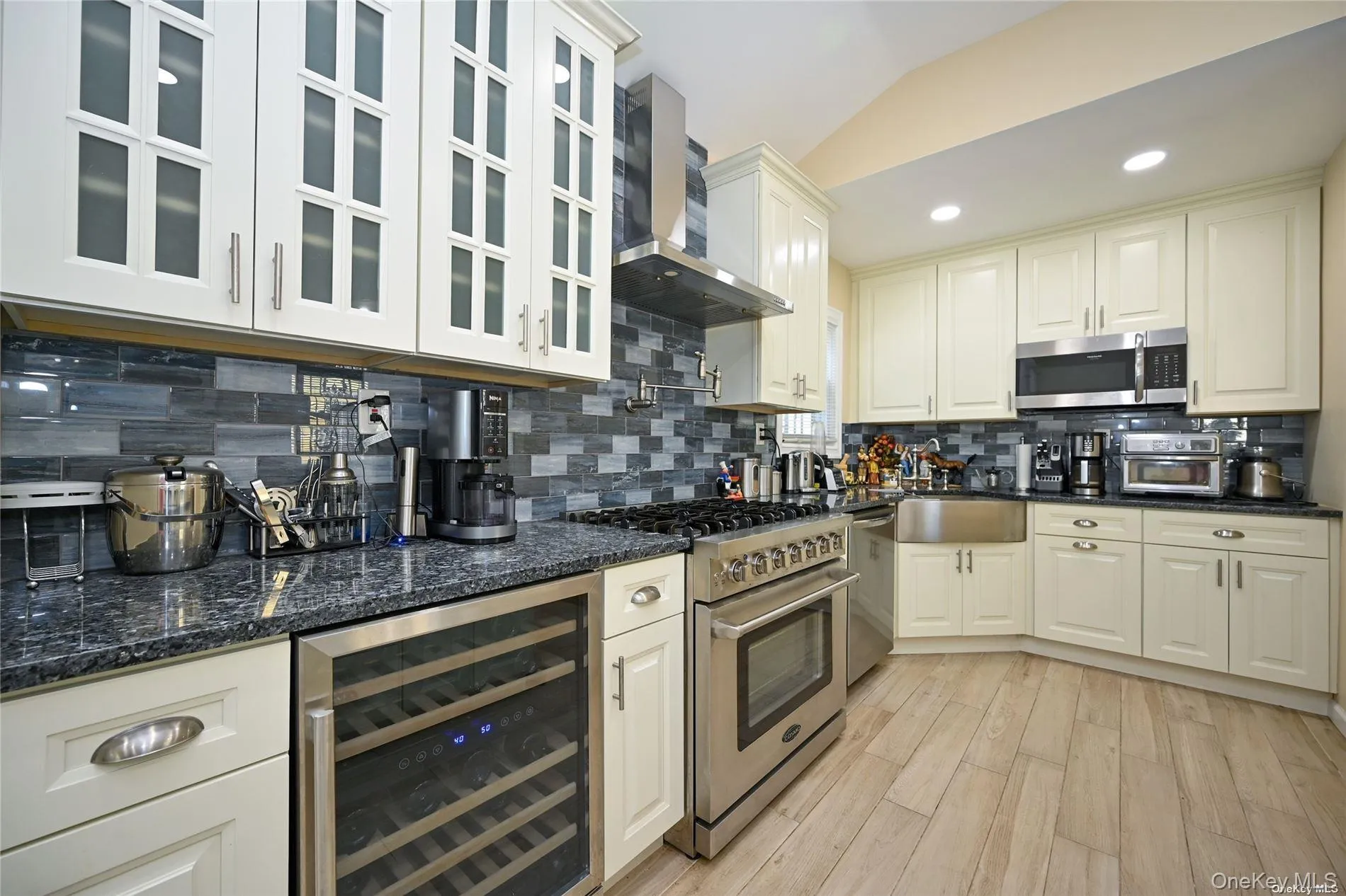 138-23 233rd Street, New York, NY, 3 Bedrooms Bedrooms, 6 Rooms Rooms,2 BathroomsBathrooms,Residential,For Rent,233rd,0,1033453 138-23 233rd Street, New York, NY, 3 Bedrooms Bedrooms, 6 Rooms Rooms,2 BathroomsBathrooms,Residential,For Rent,233rd,0,1033453
