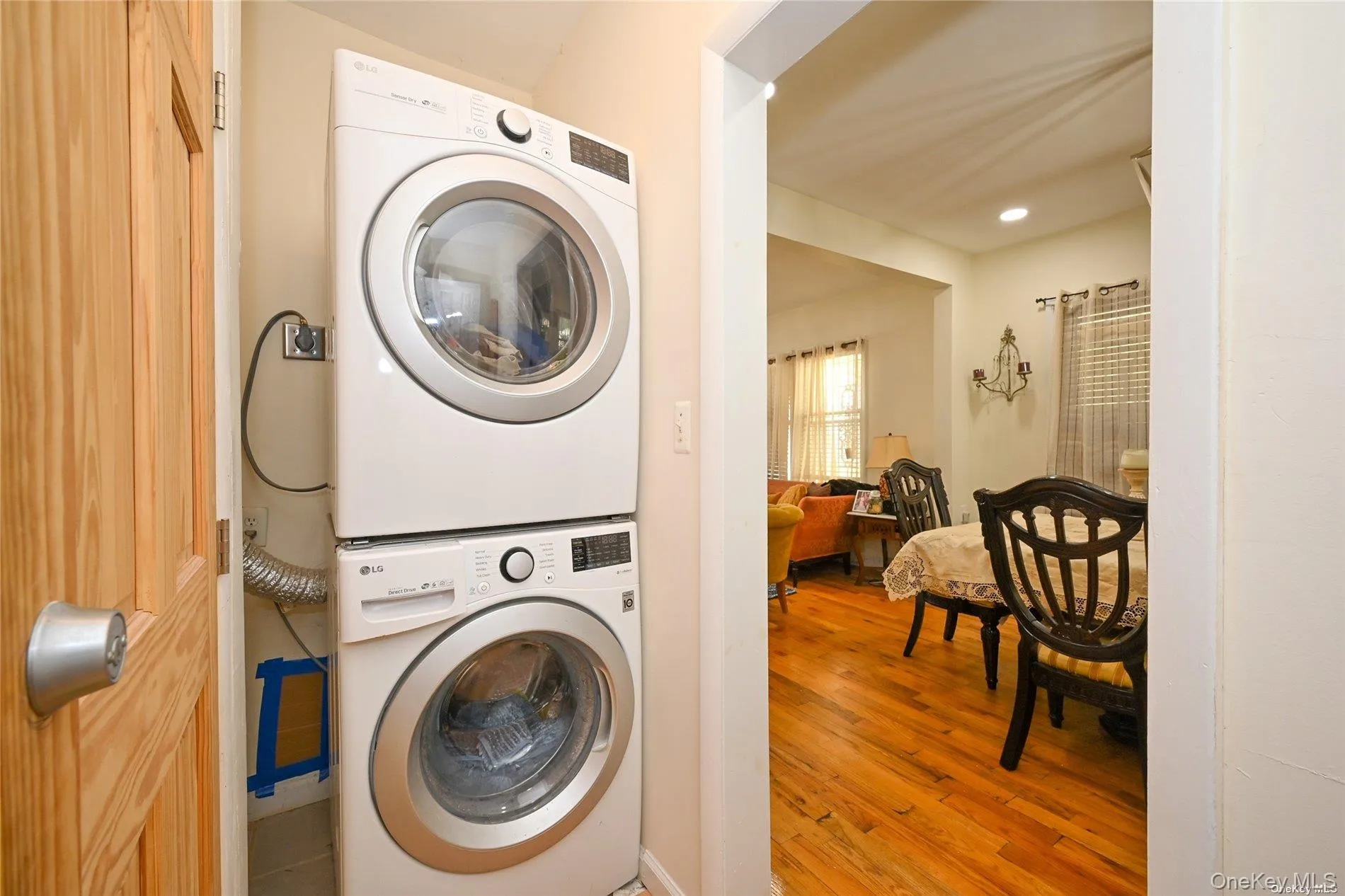 138-23 233rd Street, New York, NY, 3 Bedrooms Bedrooms, 6 Rooms Rooms,2 BathroomsBathrooms,Residential,For Rent,233rd,0,1033453 138-23 233rd Street, New York, NY, 3 Bedrooms Bedrooms, 6 Rooms Rooms,2 BathroomsBathrooms,Residential,For Rent,233rd,0,1033453