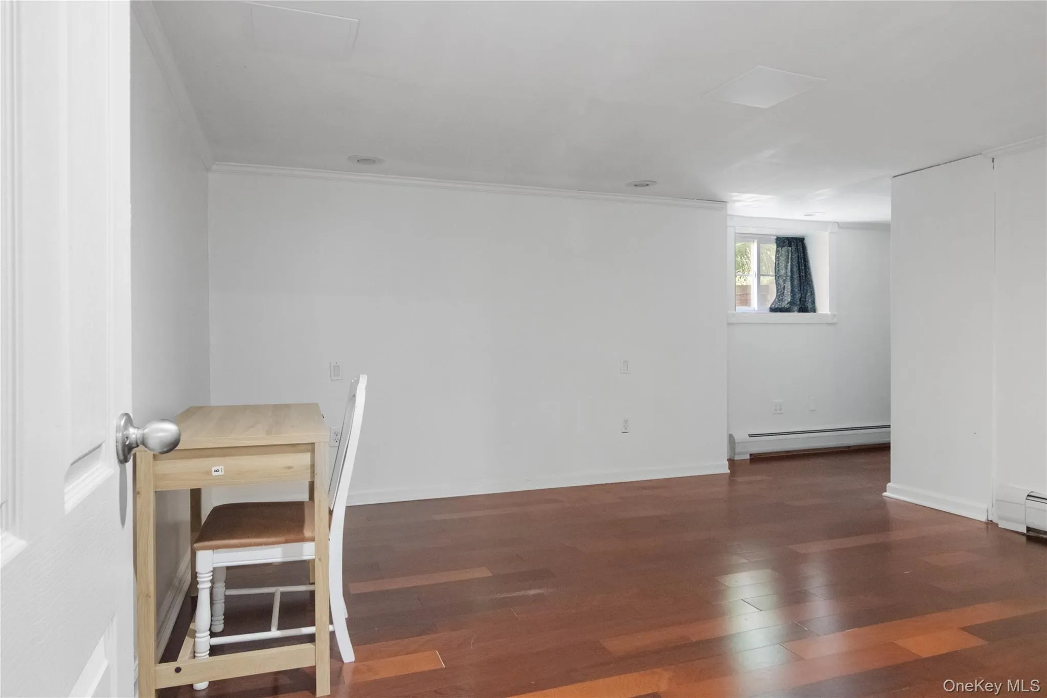 Lower Level Bedroom (Unfurnished) Lower Level Bedroom (Unfurnished)