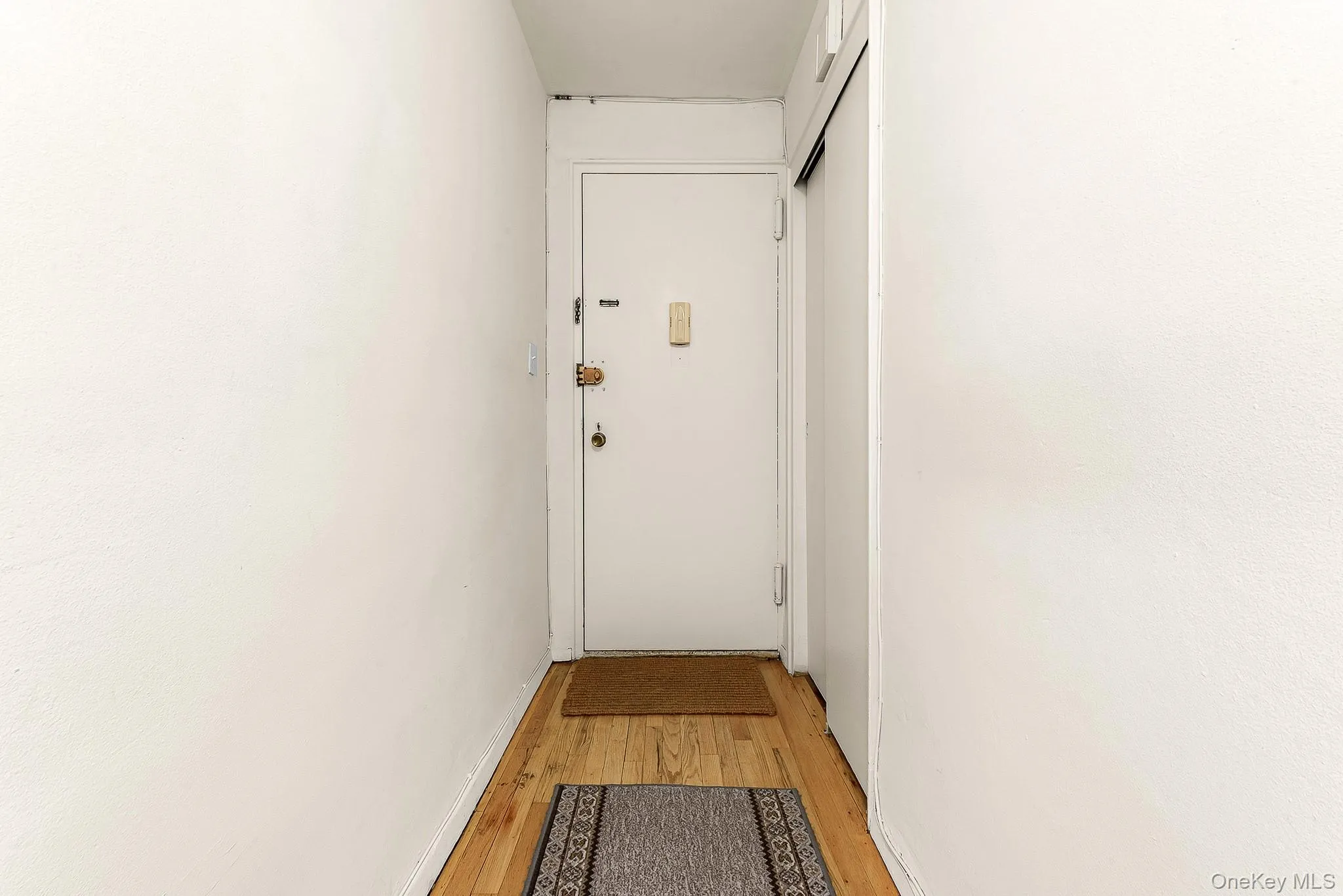 67-50 Thornton Place, New York, NY, 1 Bedroom Bedrooms, 4 Rooms Rooms,1 BathroomBathrooms,Residential,For Rent,Thornton,0,1033467 67-50 Thornton Place, New York, NY, 1 Bedroom Bedrooms, 4 Rooms Rooms,1 BathroomBathrooms,Residential,For Rent,Thornton,0,1033467