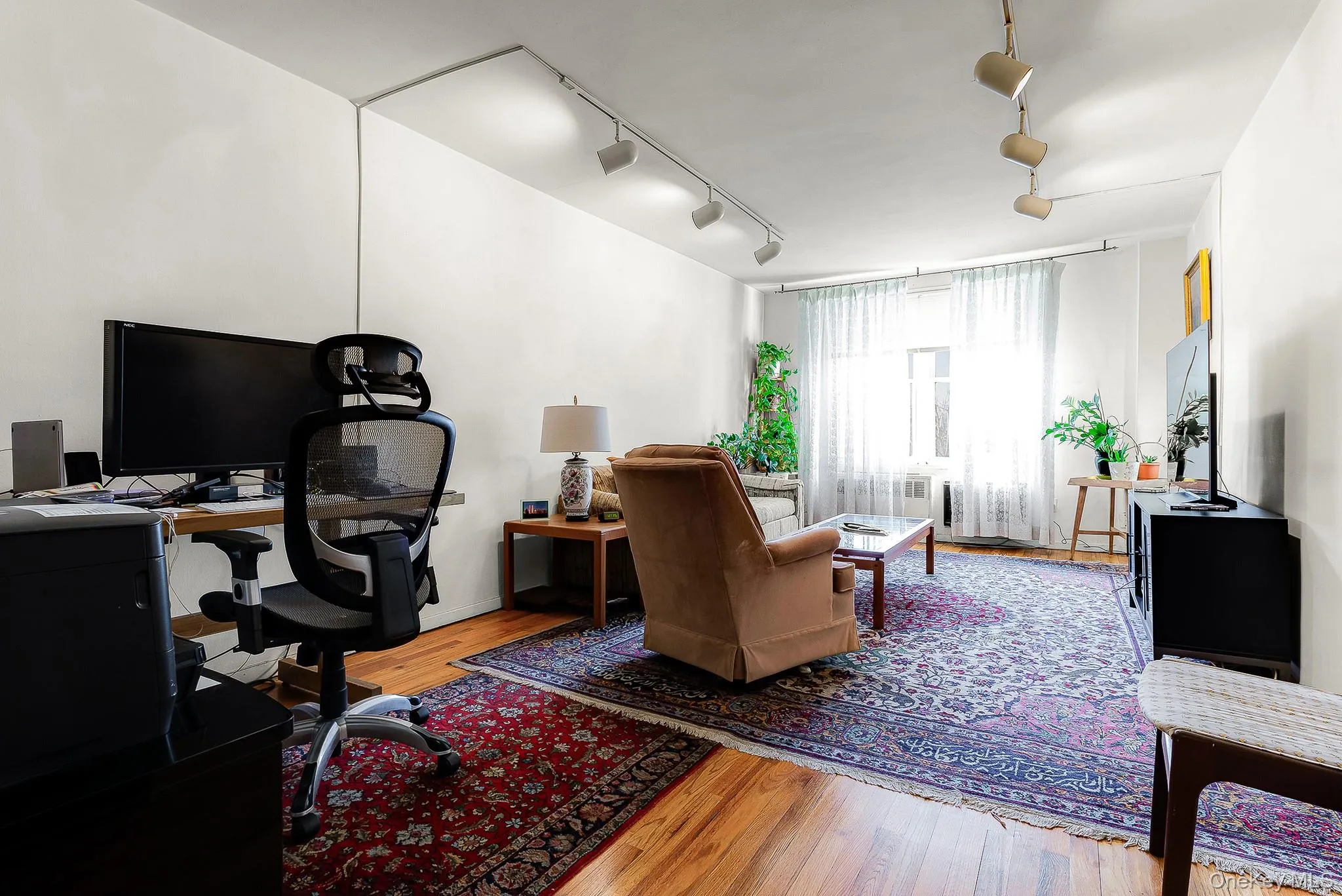67-50 Thornton Place, New York, NY, 1 Bedroom Bedrooms, 4 Rooms Rooms,1 BathroomBathrooms,Residential,For Rent,Thornton,0,1033467 67-50 Thornton Place, New York, NY, 1 Bedroom Bedrooms, 4 Rooms Rooms,1 BathroomBathrooms,Residential,For Rent,Thornton,0,1033467