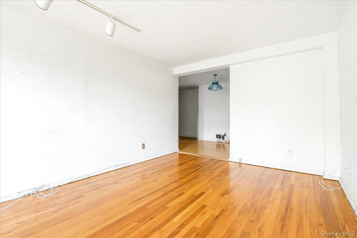 67-50 Thornton Place, New York, NY, 1 Bedroom Bedrooms, 4 Rooms Rooms,1 BathroomBathrooms,Residential,For Rent,Thornton,0,1033467 67-50 Thornton Place, New York, NY, 1 Bedroom Bedrooms, 4 Rooms Rooms,1 BathroomBathrooms,Residential,For Rent,Thornton,0,1033467