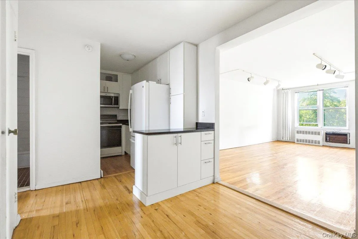 67-50 Thornton Place, New York, NY, 1 Bedroom Bedrooms, 4 Rooms Rooms,1 BathroomBathrooms,Residential,For Rent,Thornton,0,1033467 67-50 Thornton Place, New York, NY, 1 Bedroom Bedrooms, 4 Rooms Rooms,1 BathroomBathrooms,Residential,For Rent,Thornton,0,1033467