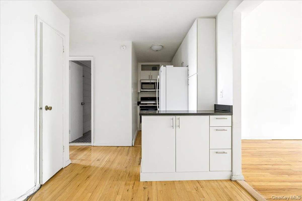 67-50 Thornton Place, New York, NY, 1 Bedroom Bedrooms, 4 Rooms Rooms,1 BathroomBathrooms,Residential,For Rent,Thornton,0,1033467 67-50 Thornton Place, New York, NY, 1 Bedroom Bedrooms, 4 Rooms Rooms,1 BathroomBathrooms,Residential,For Rent,Thornton,0,1033467