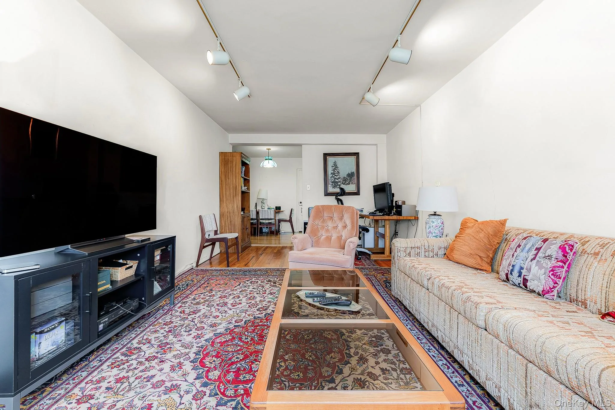 67-50 Thornton Place, New York, NY, 1 Bedroom Bedrooms, 4 Rooms Rooms,1 BathroomBathrooms,Residential,For Rent,Thornton,0,1033467 67-50 Thornton Place, New York, NY, 1 Bedroom Bedrooms, 4 Rooms Rooms,1 BathroomBathrooms,Residential,For Rent,Thornton,0,1033467