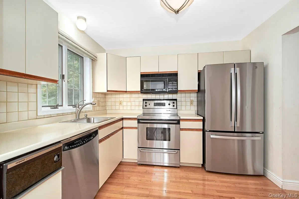 1103 Regent Drive, Mount Kisco, NY, 2 Bedrooms Bedrooms, 6 Rooms Rooms,3 BathroomsBathrooms,Residential Lease,For Rent,Regent,0,1033476 1103 Regent Drive, Mount Kisco, NY, 2 Bedrooms Bedrooms, 6 Rooms Rooms,3 BathroomsBathrooms,Residential Lease,For Rent,Regent,0,1033476