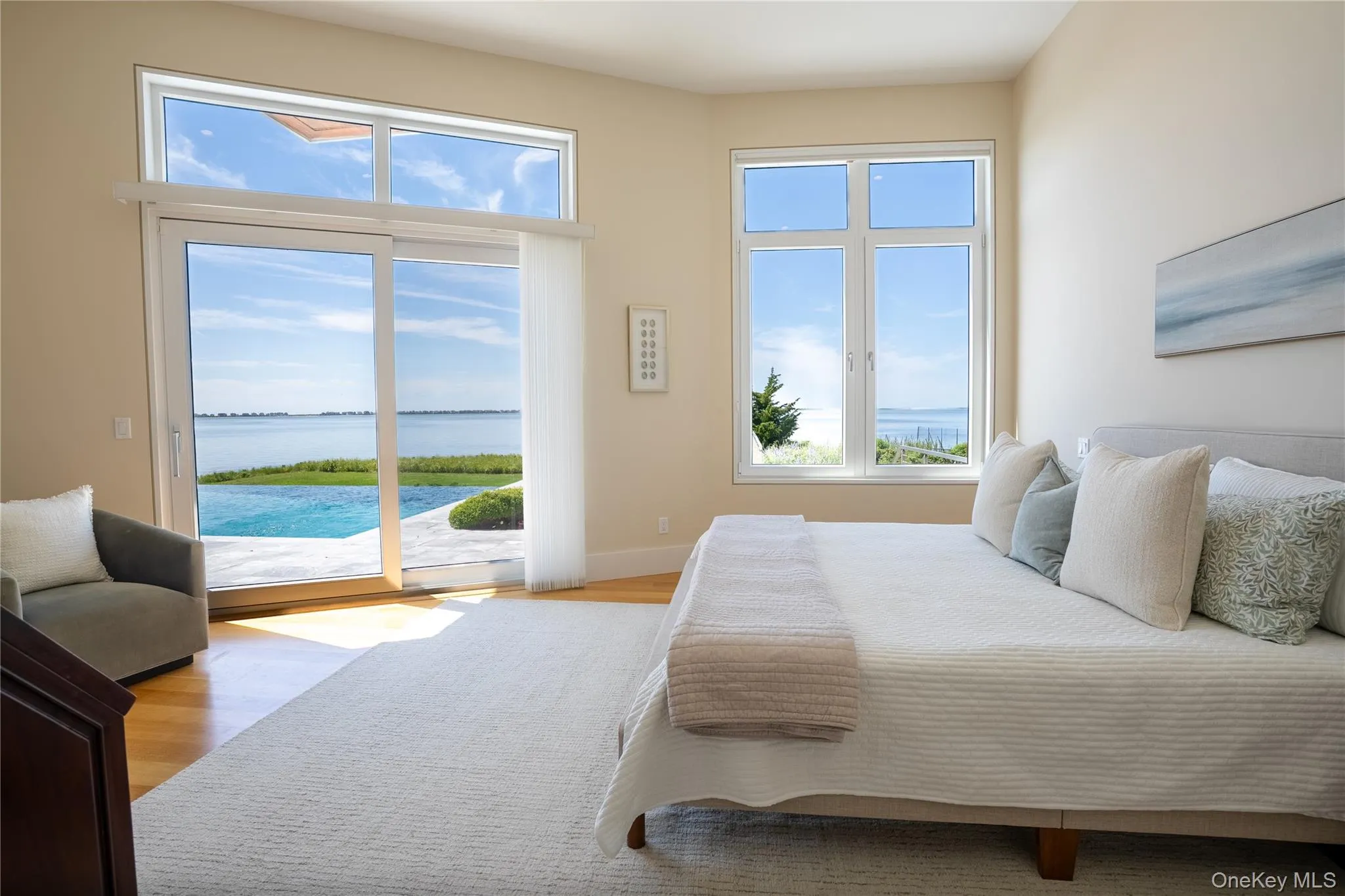 Bedroom with access to pool & spa Bedroom with access to pool & spa