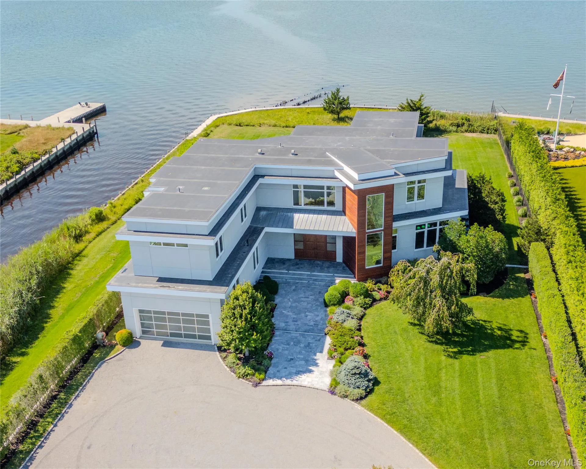 Directly on Moriches Bay Directly on Moriches Bay