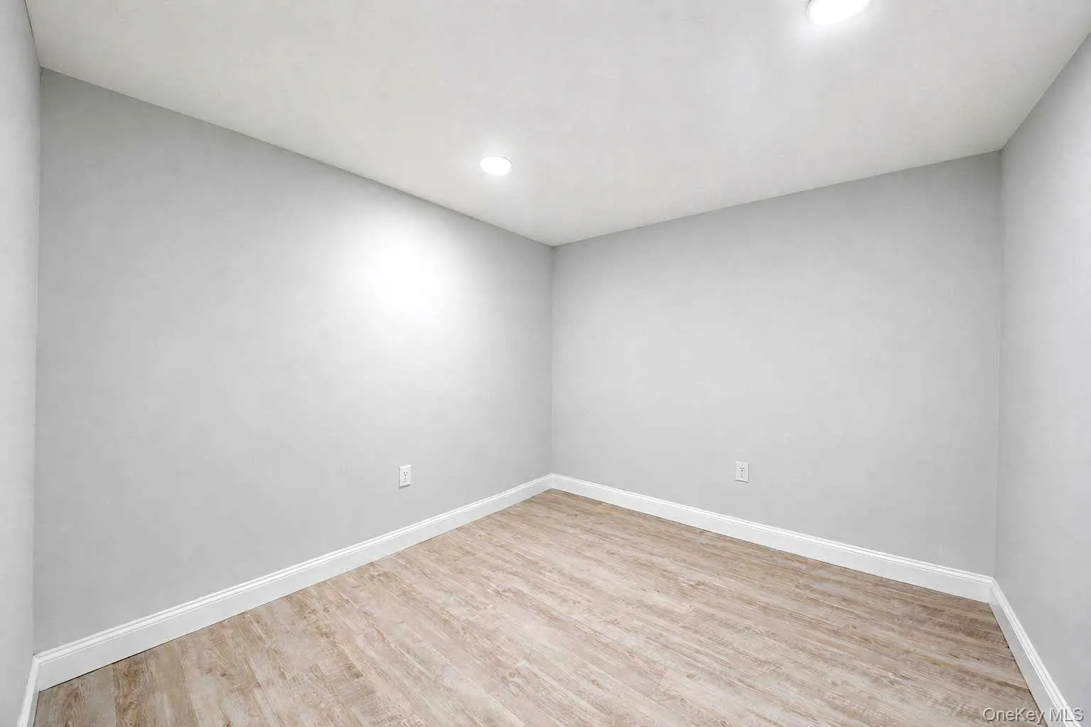 4059 Paulding Avenue, New York, NY, 5 Bedrooms Bedrooms, 7 Rooms Rooms,2 BathroomsBathrooms,Residential,For Rent,Paulding,0,1033479 4059 Paulding Avenue, New York, NY, 5 Bedrooms Bedrooms, 7 Rooms Rooms,2 BathroomsBathrooms,Residential,For Rent,Paulding,0,1033479