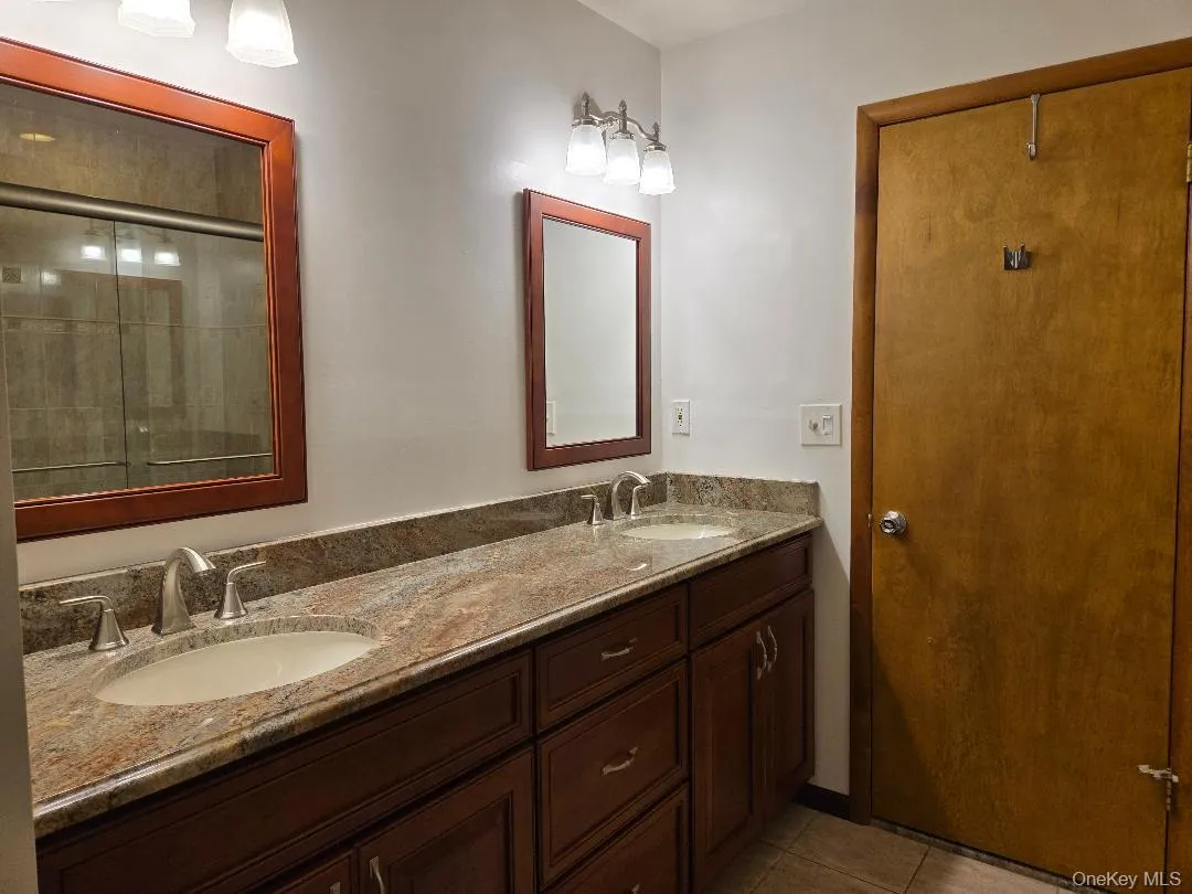 The huge cabinetry is made out of hardwood with high quality! There is a doube bowl sink, surrounded by sumptuous Granite Counter Tops! The huge cabinetry is made out of hardwood with high quality! There is a doube bowl sink, surrounded by sumptuous Granite Counter Tops!