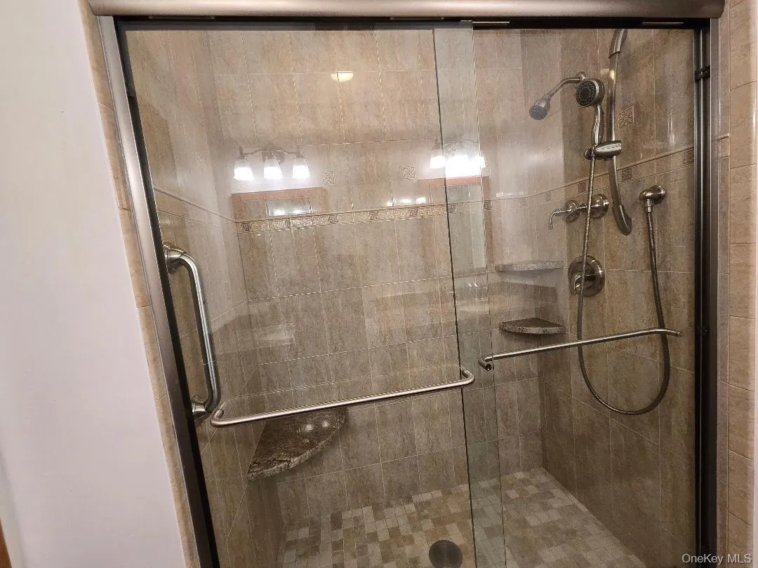 Look at this exquisite tile work that was done in this massive shower! Look at this exquisite tile work that was done in this massive shower!
