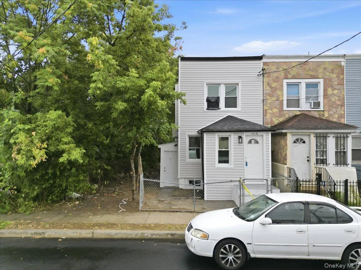 11829 154th Street, New York, NY, 3 Bedrooms Bedrooms, 8 Rooms Rooms,2 BathroomsBathrooms,Residential,For Rent,154th,0,1033492 11829 154th Street, New York, NY, 3 Bedrooms Bedrooms, 8 Rooms Rooms,2 BathroomsBathrooms,Residential,For Rent,154th,0,1033492