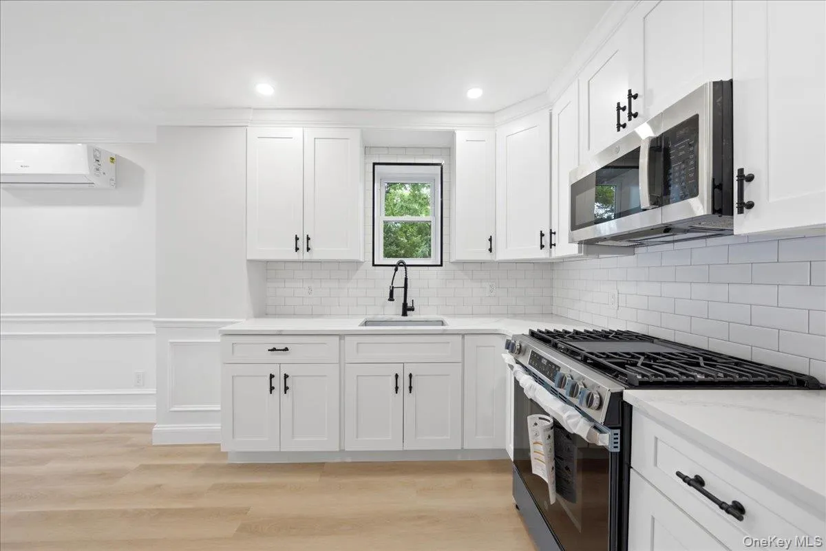 11829 154th Street, New York, NY, 3 Bedrooms Bedrooms, 8 Rooms Rooms,2 BathroomsBathrooms,Residential,For Rent,154th,0,1033492 11829 154th Street, New York, NY, 3 Bedrooms Bedrooms, 8 Rooms Rooms,2 BathroomsBathrooms,Residential,For Rent,154th,0,1033492