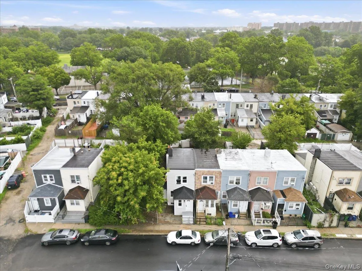11829 154th Street, New York, NY, 3 Bedrooms Bedrooms, 8 Rooms Rooms,2 BathroomsBathrooms,Residential,For Rent,154th,0,1033492 11829 154th Street, New York, NY, 3 Bedrooms Bedrooms, 8 Rooms Rooms,2 BathroomsBathrooms,Residential,For Rent,154th,0,1033492