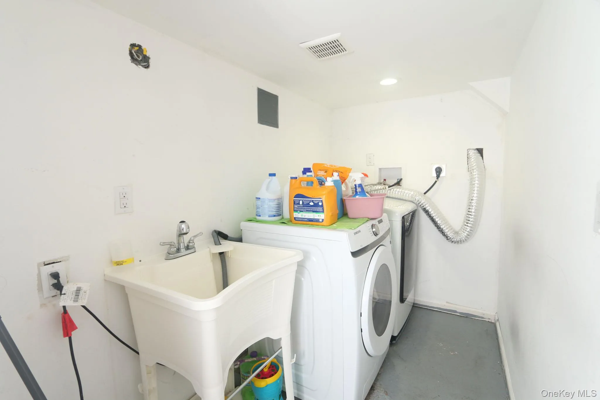 3260 Judith Lane, Hempstead, NY, 4 Bedrooms Bedrooms, 8 Rooms Rooms,3 BathroomsBathrooms,Residential,For Rent,Judith,0,1033509 3260 Judith Lane, Hempstead, NY, 4 Bedrooms Bedrooms, 8 Rooms Rooms,3 BathroomsBathrooms,Residential,For Rent,Judith,0,1033509