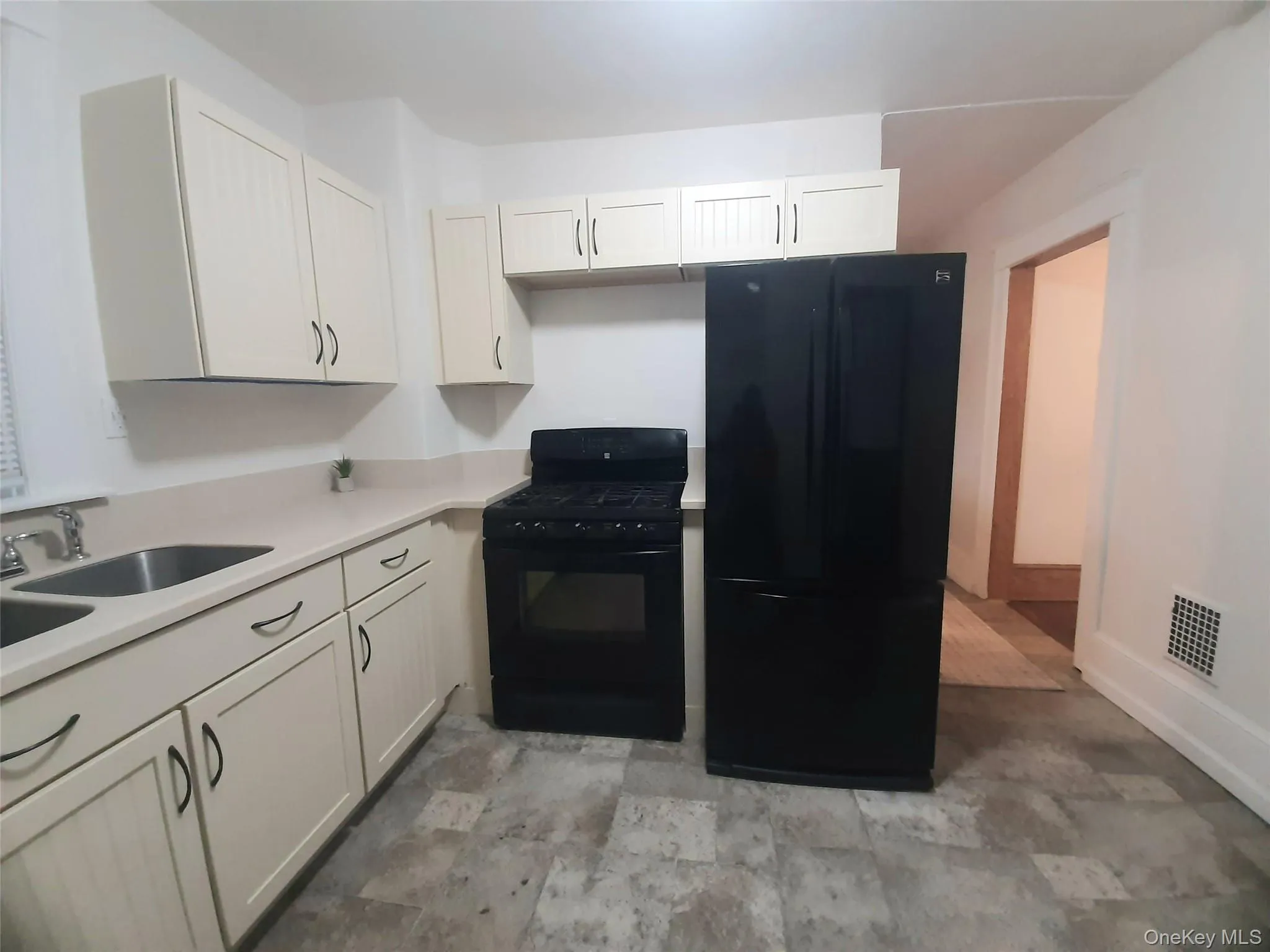 118 College Avenue, Poughkeepsie, NY, 3 Bedrooms Bedrooms, 7 Rooms Rooms,1 BathroomBathrooms,Residential,For Rent,College,0,1033518 118 College Avenue, Poughkeepsie, NY, 3 Bedrooms Bedrooms, 7 Rooms Rooms,1 BathroomBathrooms,Residential,For Rent,College,0,1033518