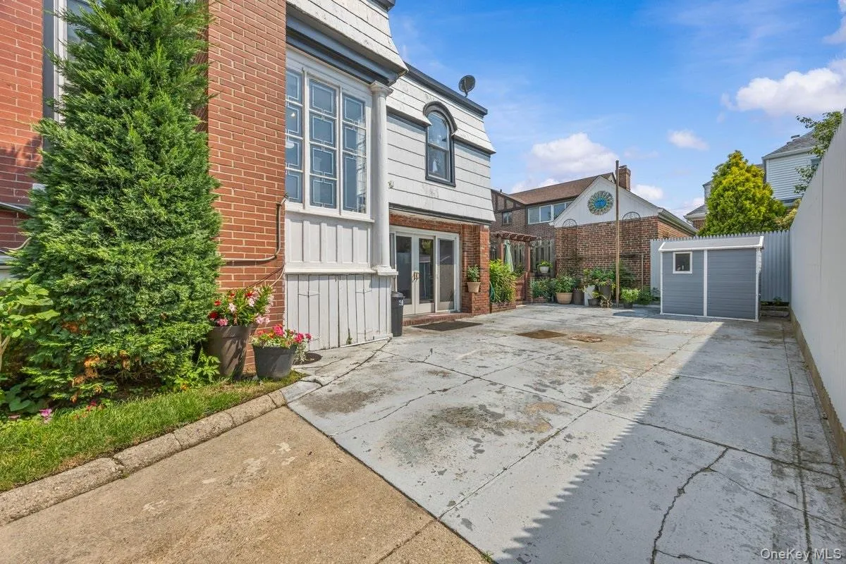 190 Beach 137th Street, New York, NY, 7 Bedrooms Bedrooms, 16 Rooms Rooms,3 BathroomsBathrooms,Residential,For Rent,Beach 137th,0,1033528 190 Beach 137th Street, New York, NY, 7 Bedrooms Bedrooms, 16 Rooms Rooms,3 BathroomsBathrooms,Residential,For Rent,Beach 137th,0,1033528