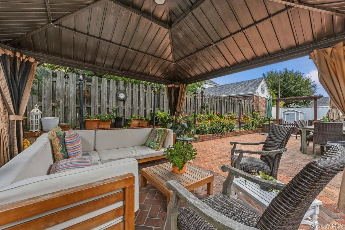 190 Beach 137th Street, New York, NY, 7 Bedrooms Bedrooms, 16 Rooms Rooms,3 BathroomsBathrooms,Residential,For Rent,Beach 137th,0,1033528 190 Beach 137th Street, New York, NY, 7 Bedrooms Bedrooms, 16 Rooms Rooms,3 BathroomsBathrooms,Residential,For Rent,Beach 137th,0,1033528