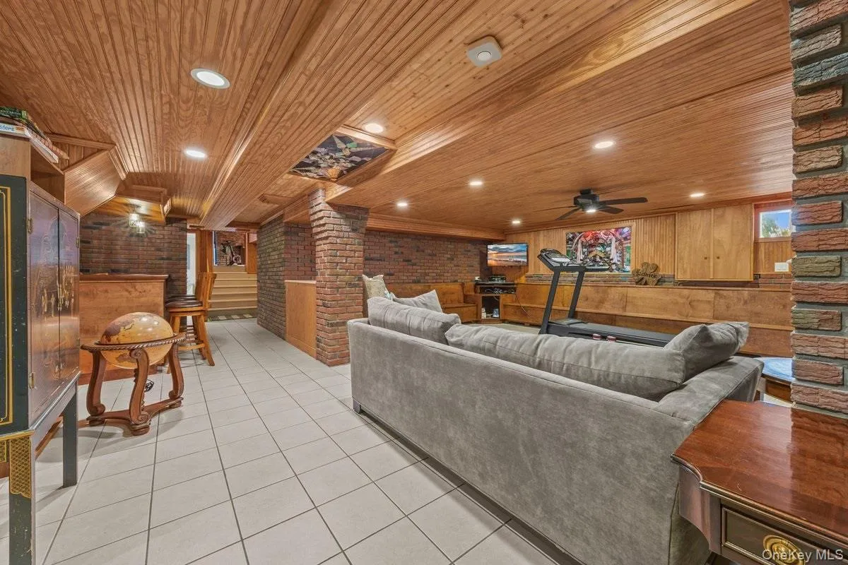 190 Beach 137th Street, New York, NY, 7 Bedrooms Bedrooms, 16 Rooms Rooms,3 BathroomsBathrooms,Residential,For Rent,Beach 137th,0,1033528 190 Beach 137th Street, New York, NY, 7 Bedrooms Bedrooms, 16 Rooms Rooms,3 BathroomsBathrooms,Residential,For Rent,Beach 137th,0,1033528