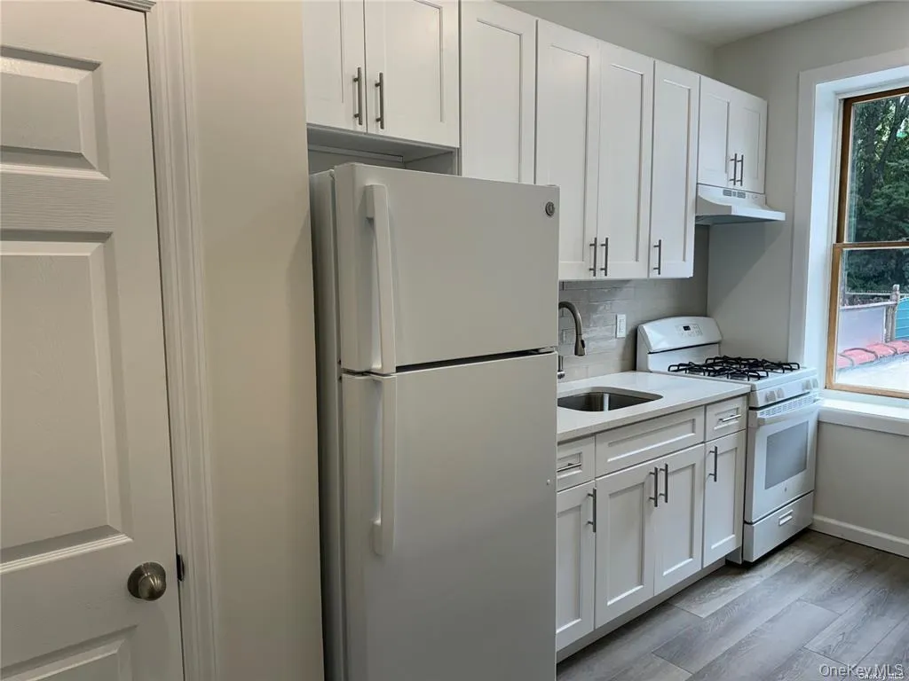 47-04 Greenpoint Avenue, New York, NY, 1 Bedroom Bedrooms, 3 Rooms Rooms,1 BathroomBathrooms,Residential Lease,For Rent,Greenpoint,0,1033532 47-04 Greenpoint Avenue, New York, NY, 1 Bedroom Bedrooms, 3 Rooms Rooms,1 BathroomBathrooms,Residential Lease,For Rent,Greenpoint,0,1033532