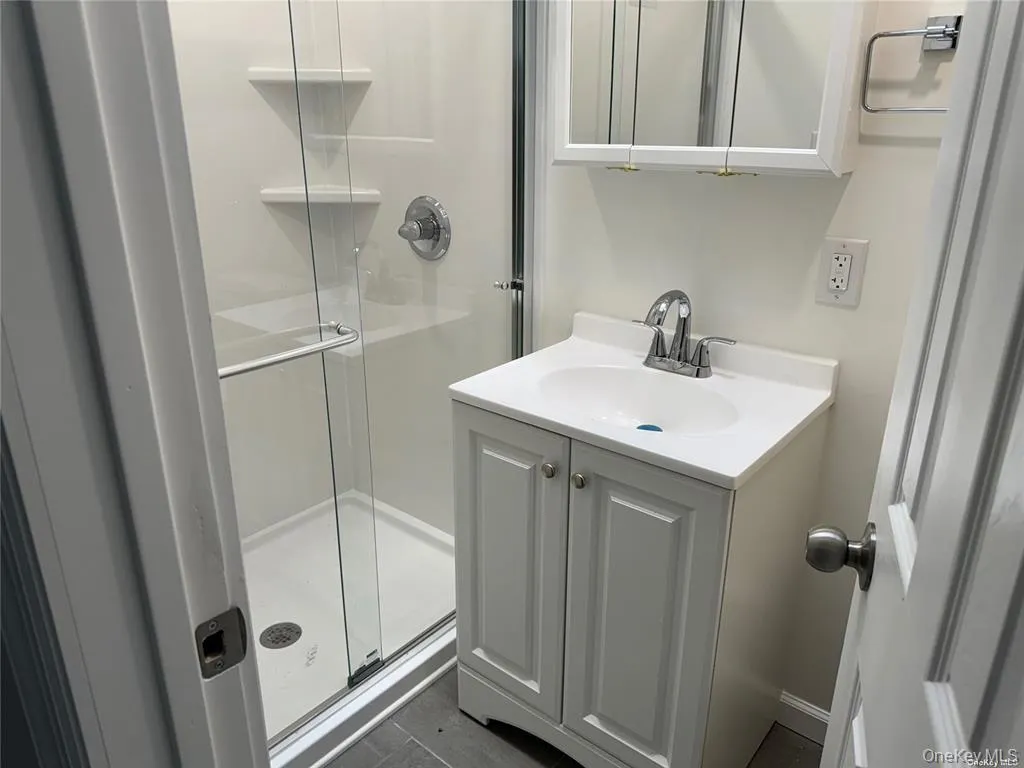 47-04 Greenpoint Avenue, New York, NY, 1 Bedroom Bedrooms, 3 Rooms Rooms,1 BathroomBathrooms,Residential Lease,For Rent,Greenpoint,0,1033532 47-04 Greenpoint Avenue, New York, NY, 1 Bedroom Bedrooms, 3 Rooms Rooms,1 BathroomBathrooms,Residential Lease,For Rent,Greenpoint,0,1033532