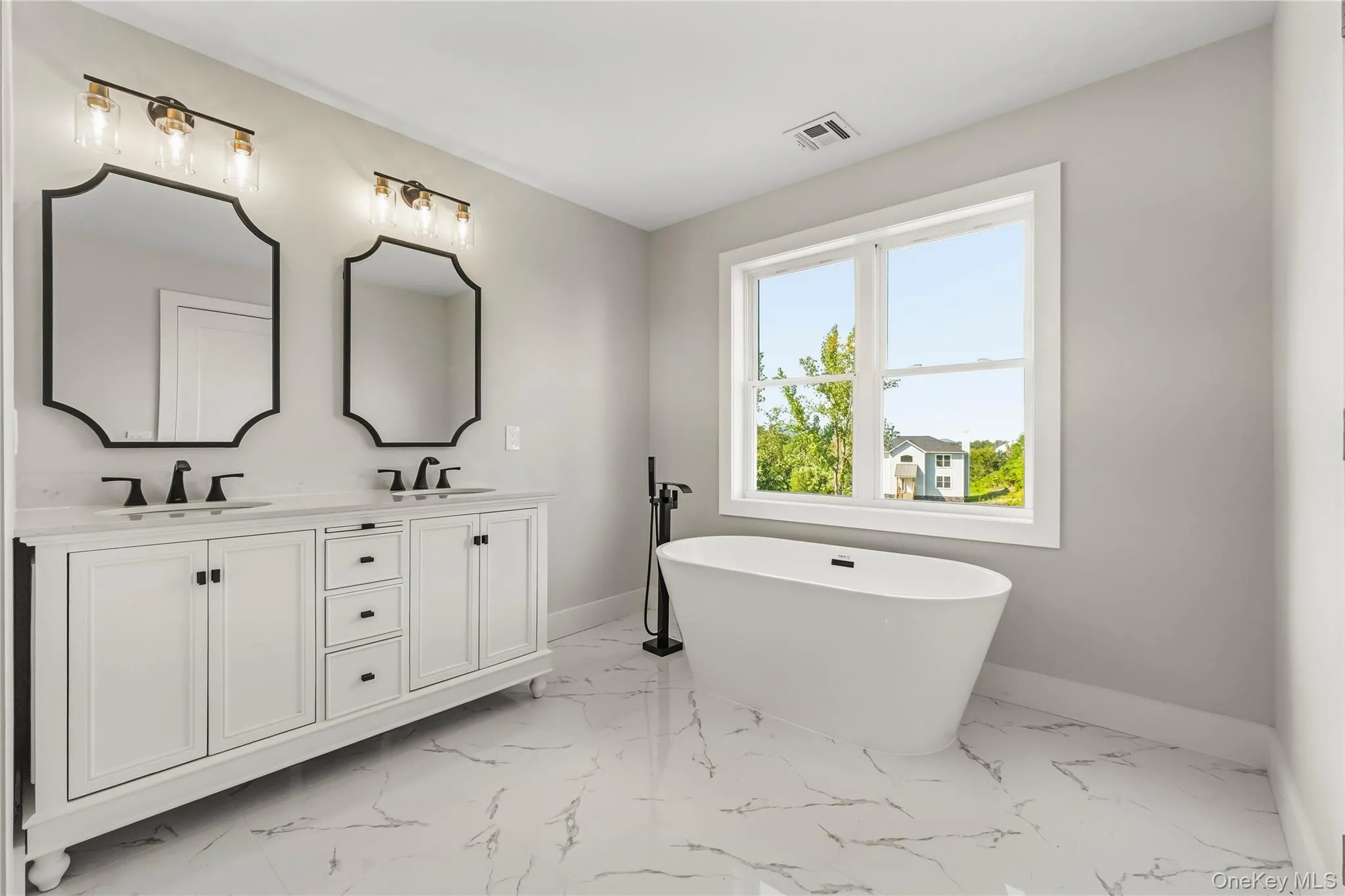 9 Bills Lane, Marlboro, NY, 4 Bedrooms Bedrooms, 11 Rooms Rooms,2 BathroomsBathrooms,Residential,For Rent,Bills,0,1033538 9 Bills Lane, Marlboro, NY, 4 Bedrooms Bedrooms, 11 Rooms Rooms,2 BathroomsBathrooms,Residential,For Rent,Bills,0,1033538