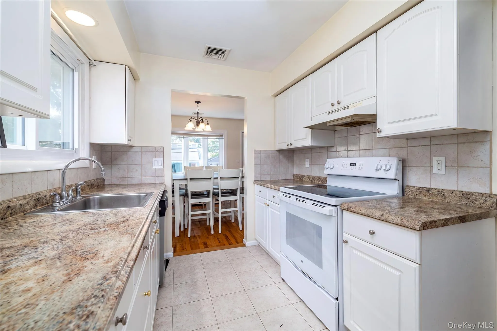 37 Hickory Road, Oyster Bay, NY, 3 Bedrooms Bedrooms, 8 Rooms Rooms,2 BathroomsBathrooms,Residential Lease,For Rent,Hickory,0,1033539 37 Hickory Road, Oyster Bay, NY, 3 Bedrooms Bedrooms, 8 Rooms Rooms,2 BathroomsBathrooms,Residential Lease,For Rent,Hickory,0,1033539
