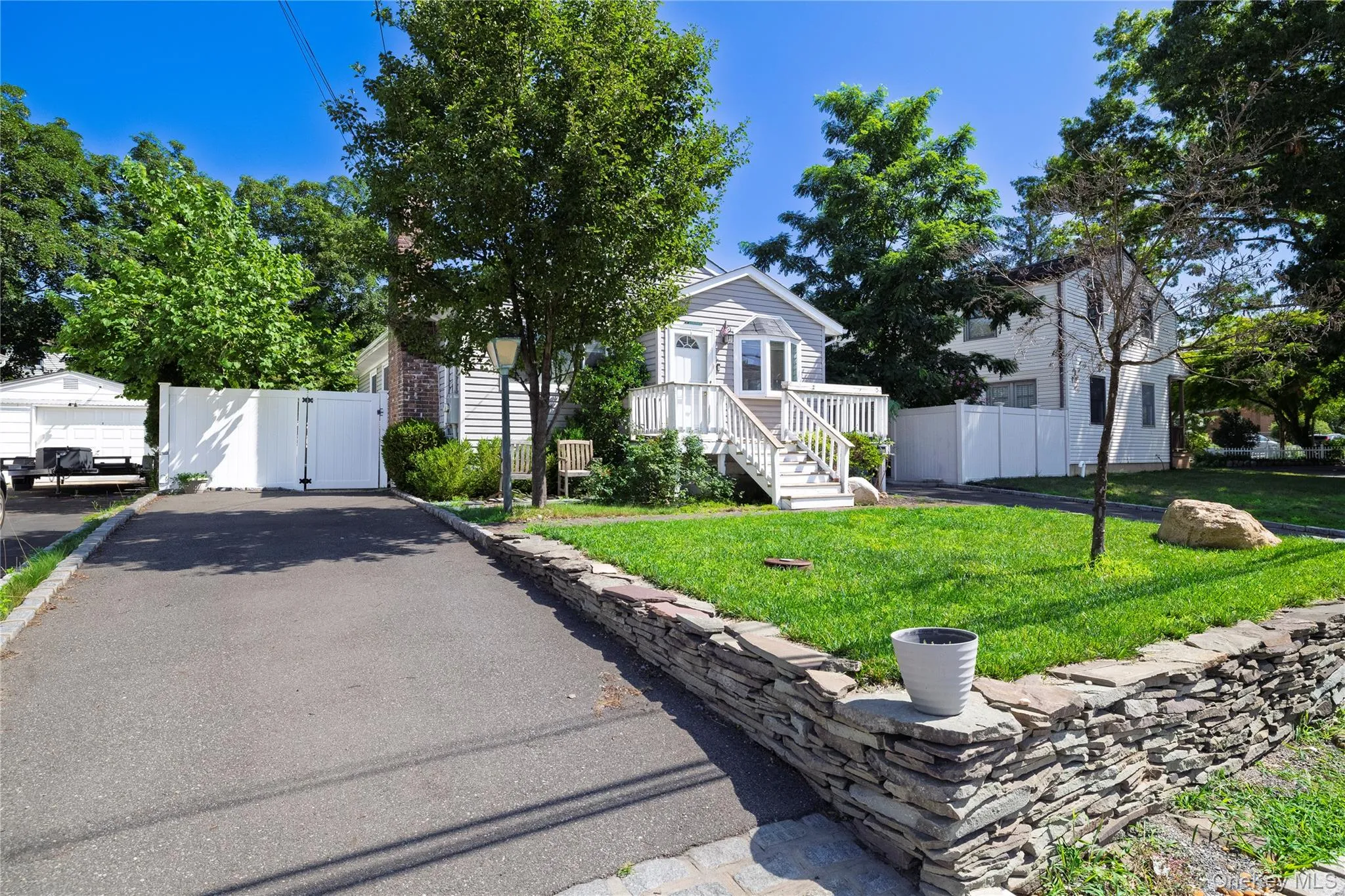 37 Hickory Road, Oyster Bay, NY, 3 Bedrooms Bedrooms, 8 Rooms Rooms,2 BathroomsBathrooms,Residential Lease,For Rent,Hickory,0,1033539 37 Hickory Road, Oyster Bay, NY, 3 Bedrooms Bedrooms, 8 Rooms Rooms,2 BathroomsBathrooms,Residential Lease,For Rent,Hickory,0,1033539