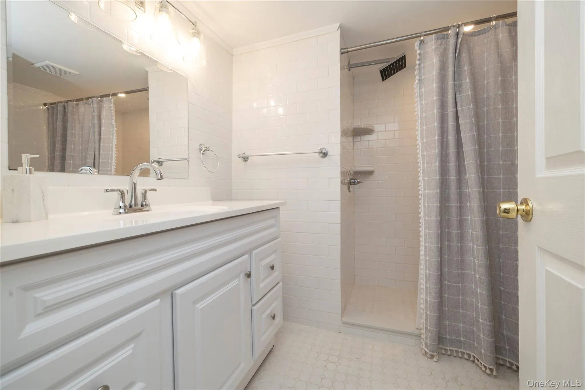 37 Hickory Road, Oyster Bay, NY, 3 Bedrooms Bedrooms, 8 Rooms Rooms,2 BathroomsBathrooms,Residential Lease,For Rent,Hickory,0,1033539 37 Hickory Road, Oyster Bay, NY, 3 Bedrooms Bedrooms, 8 Rooms Rooms,2 BathroomsBathrooms,Residential Lease,For Rent,Hickory,0,1033539