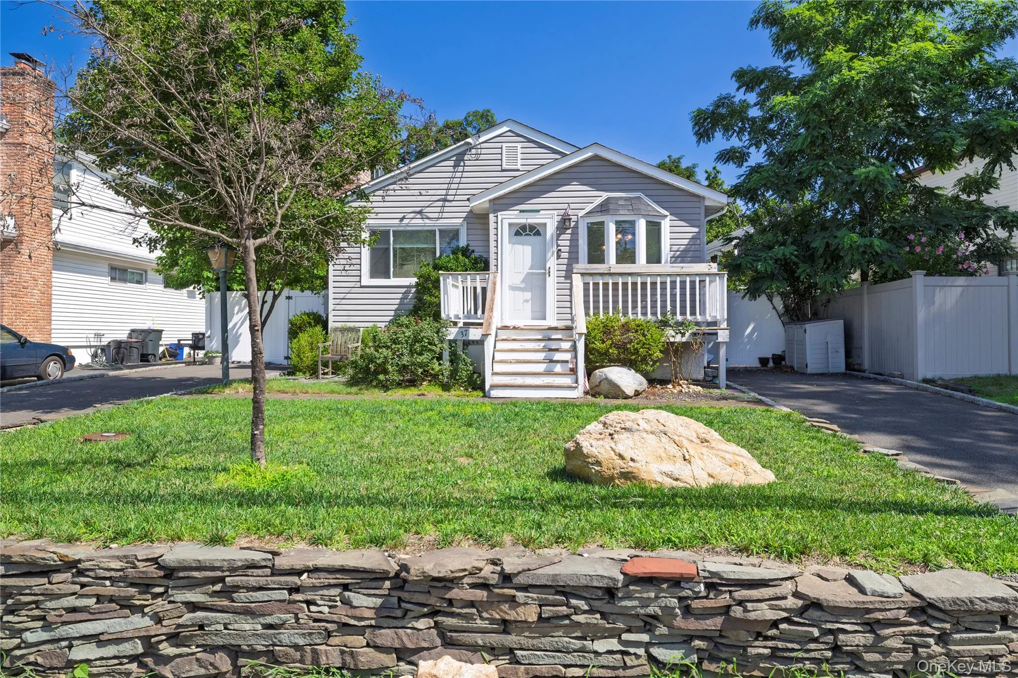 37 Hickory Road, Oyster Bay, NY, 3 Bedrooms Bedrooms, 8 Rooms Rooms,2 BathroomsBathrooms,Residential Lease,For Rent,Hickory,0,1033539 37 Hickory Road, Oyster Bay, NY, 3 Bedrooms Bedrooms, 8 Rooms Rooms,2 BathroomsBathrooms,Residential Lease,For Rent,Hickory,0,1033539