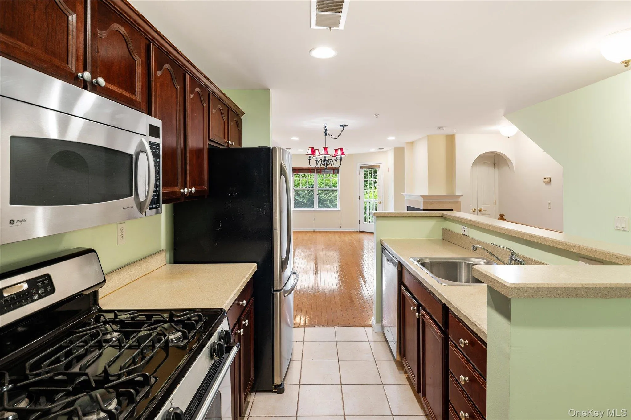 Plenty of counter space and beautiful stainless steel appliances Plenty of counter space and beautiful stainless steel appliances