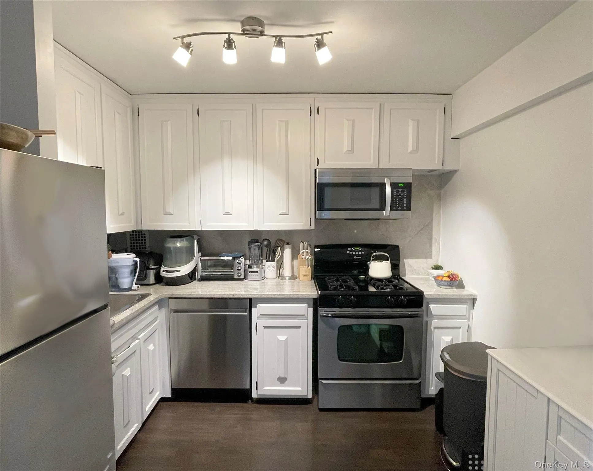 650 Shore Road, Long Beach, NY, 1 Bedroom Bedrooms, 3 Rooms Rooms,1 BathroomBathrooms,Residential Lease,For Rent,Shore,0,1033543 650 Shore Road, Long Beach, NY, 1 Bedroom Bedrooms, 3 Rooms Rooms,1 BathroomBathrooms,Residential Lease,For Rent,Shore,0,1033543