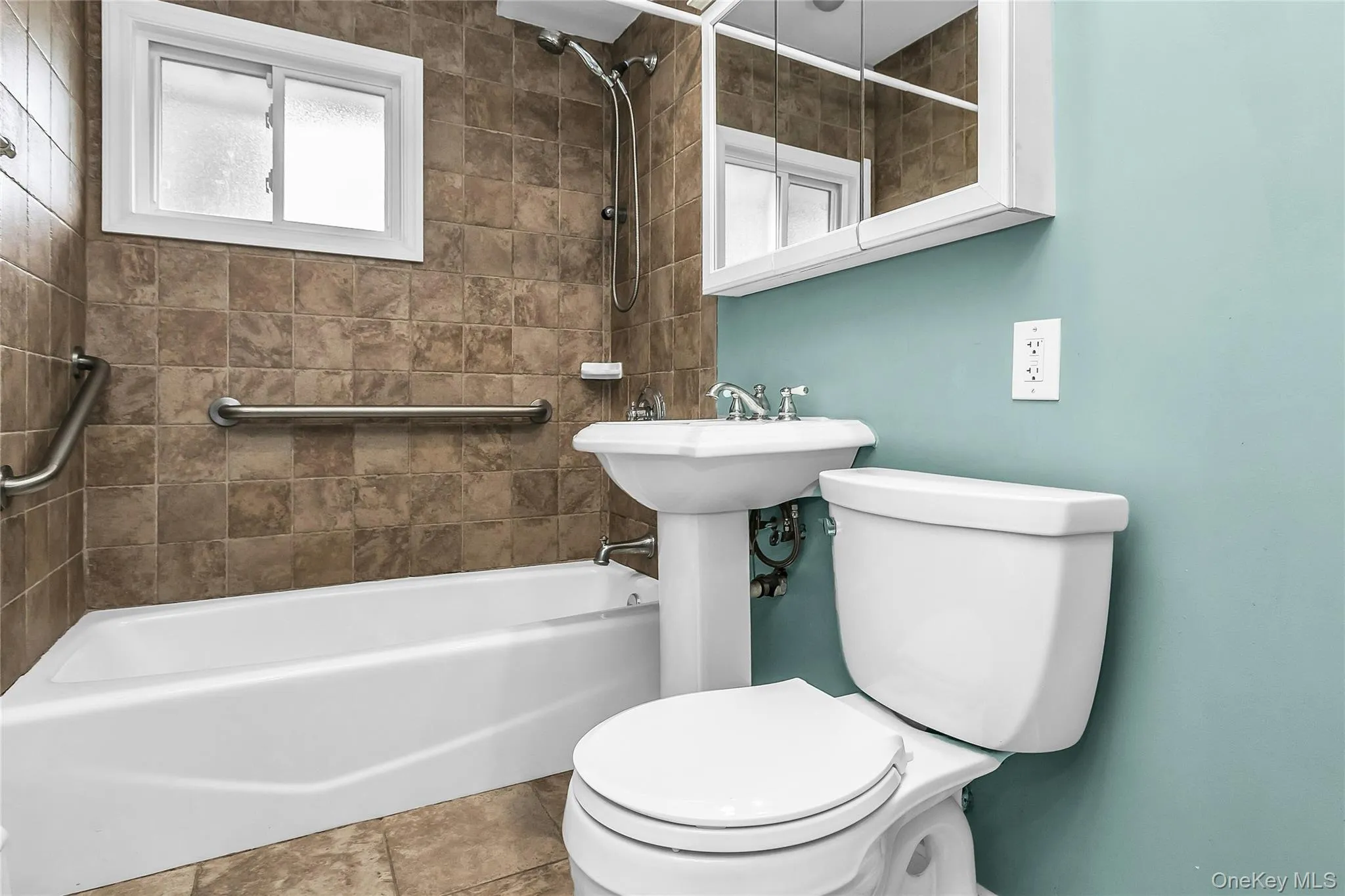 17 Giant Lane, Hempstead, NY, 4 Bedrooms Bedrooms, 9 Rooms Rooms,2 BathroomsBathrooms,Residential,For Rent,Giant,0,1033544 17 Giant Lane, Hempstead, NY, 4 Bedrooms Bedrooms, 9 Rooms Rooms,2 BathroomsBathrooms,Residential,For Rent,Giant,0,1033544