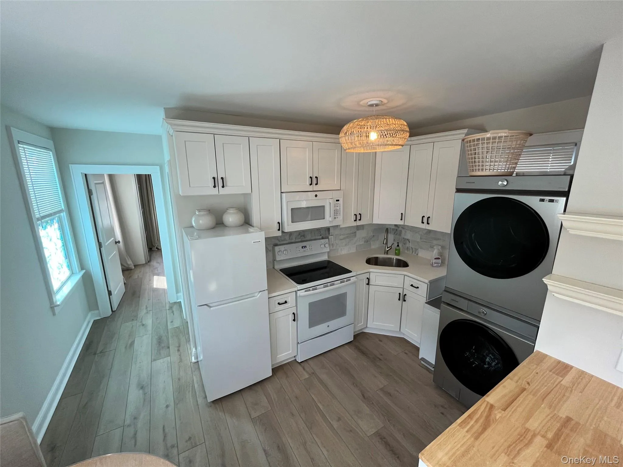 60 Maple Avenue, Islip, NY, 1 Bedroom Bedrooms, 4 Rooms Rooms,1 BathroomBathrooms,Residential Lease,For Rent,Maple,0,1033547 60 Maple Avenue, Islip, NY, 1 Bedroom Bedrooms, 4 Rooms Rooms,1 BathroomBathrooms,Residential Lease,For Rent,Maple,0,1033547