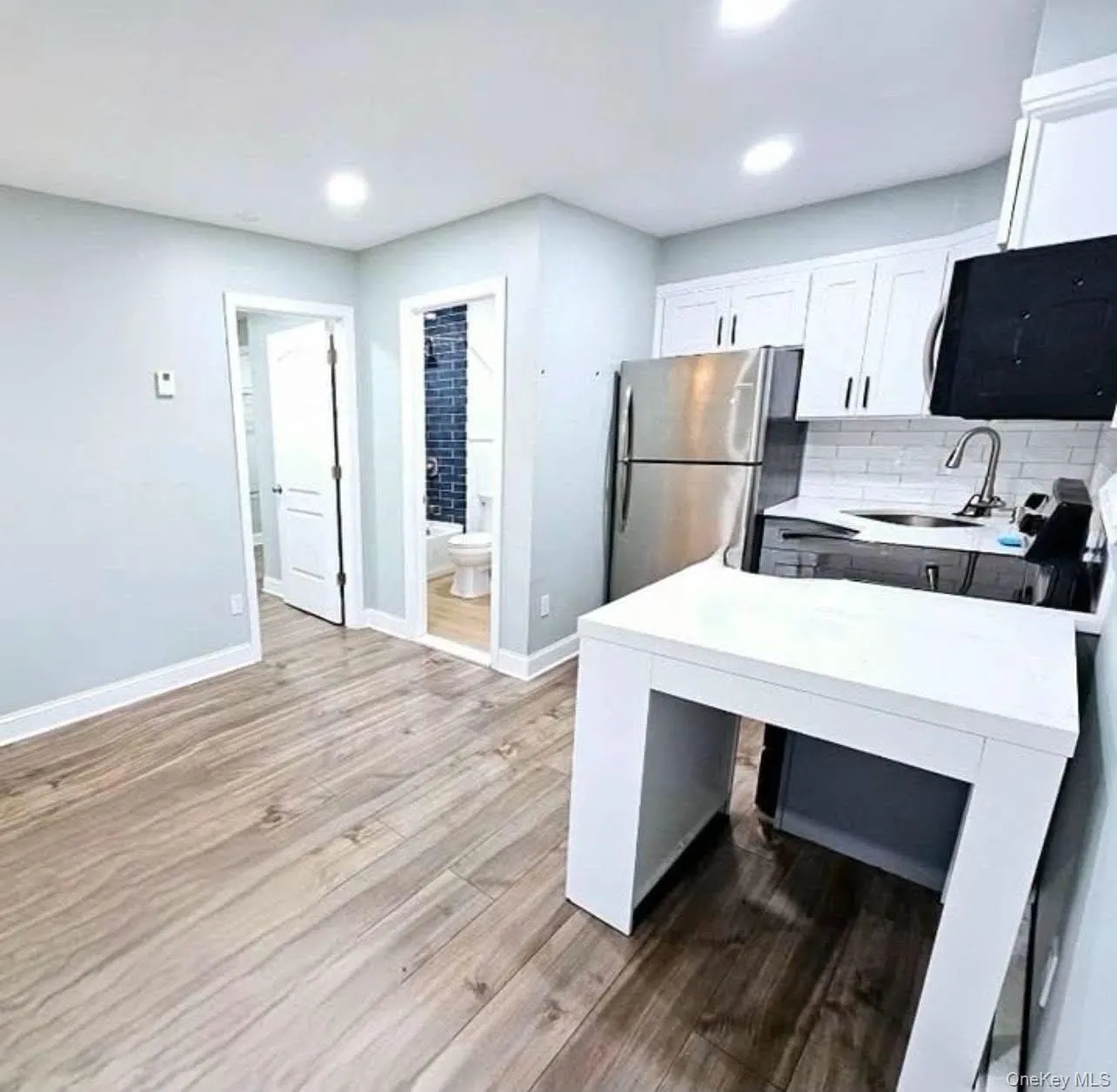 131 Liberty Avenue, Babylon, NY, 1 Bedroom Bedrooms, 4 Rooms Rooms,1 BathroomBathrooms,Residential Lease,For Rent,Liberty,0,1033549 131 Liberty Avenue, Babylon, NY, 1 Bedroom Bedrooms, 4 Rooms Rooms,1 BathroomBathrooms,Residential Lease,For Rent,Liberty,0,1033549