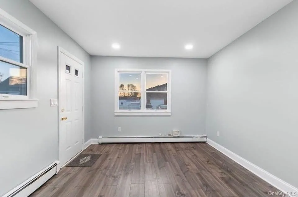 131 Liberty Avenue, Babylon, NY, 1 Bedroom Bedrooms, 4 Rooms Rooms,1 BathroomBathrooms,Residential Lease,For Rent,Liberty,0,1033549 131 Liberty Avenue, Babylon, NY, 1 Bedroom Bedrooms, 4 Rooms Rooms,1 BathroomBathrooms,Residential Lease,For Rent,Liberty,0,1033549