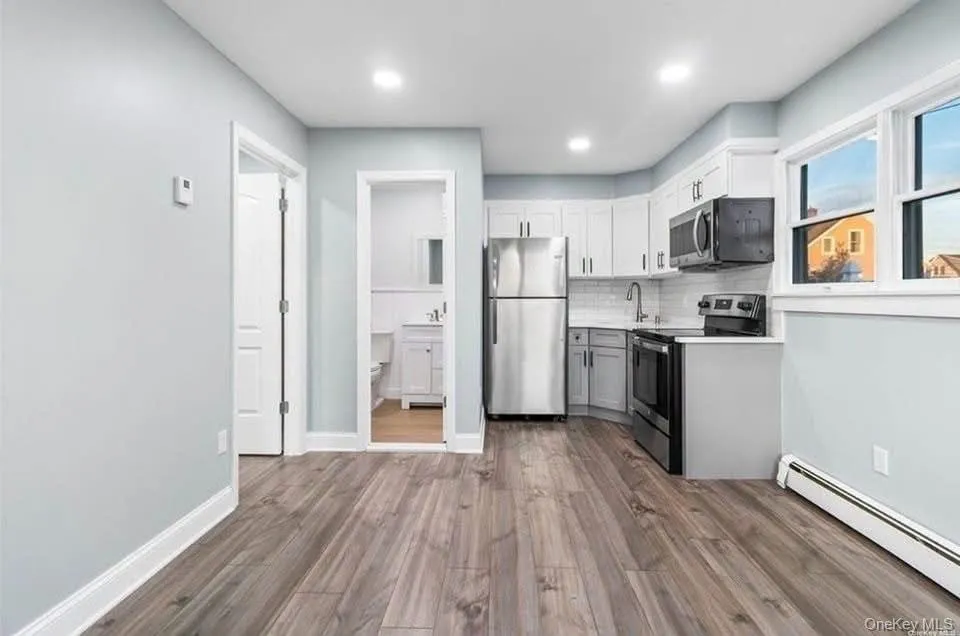 131 Liberty Avenue, Babylon, NY, 1 Bedroom Bedrooms, 4 Rooms Rooms,1 BathroomBathrooms,Residential Lease,For Rent,Liberty,0,1033549 131 Liberty Avenue, Babylon, NY, 1 Bedroom Bedrooms, 4 Rooms Rooms,1 BathroomBathrooms,Residential Lease,For Rent,Liberty,0,1033549