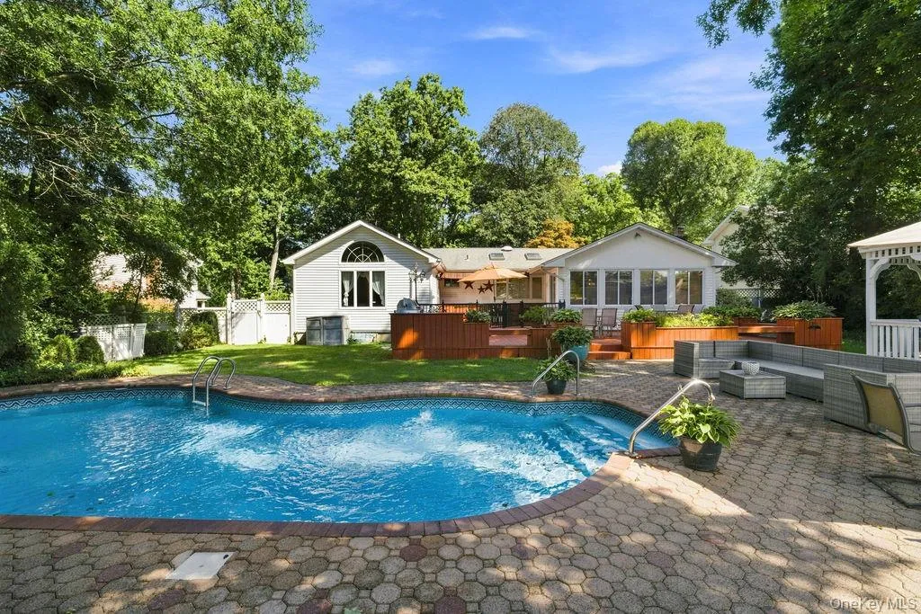 22 Gemini Lane, Smithtown, NY, 3 Bedrooms Bedrooms, 7 Rooms Rooms,2 BathroomsBathrooms,Residential,For Rent,Gemini,0,1033550 22 Gemini Lane, Smithtown, NY, 3 Bedrooms Bedrooms, 7 Rooms Rooms,2 BathroomsBathrooms,Residential,For Rent,Gemini,0,1033550