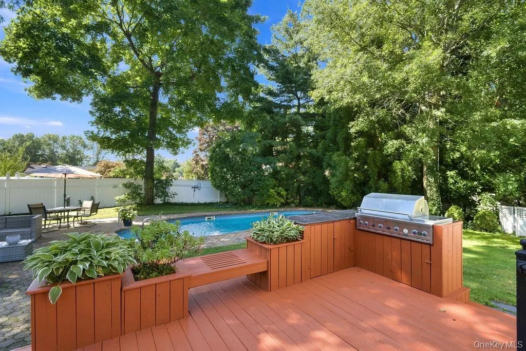 22 Gemini Lane, Smithtown, NY, 3 Bedrooms Bedrooms, 7 Rooms Rooms,2 BathroomsBathrooms,Residential,For Rent,Gemini,0,1033550 22 Gemini Lane, Smithtown, NY, 3 Bedrooms Bedrooms, 7 Rooms Rooms,2 BathroomsBathrooms,Residential,For Rent,Gemini,0,1033550