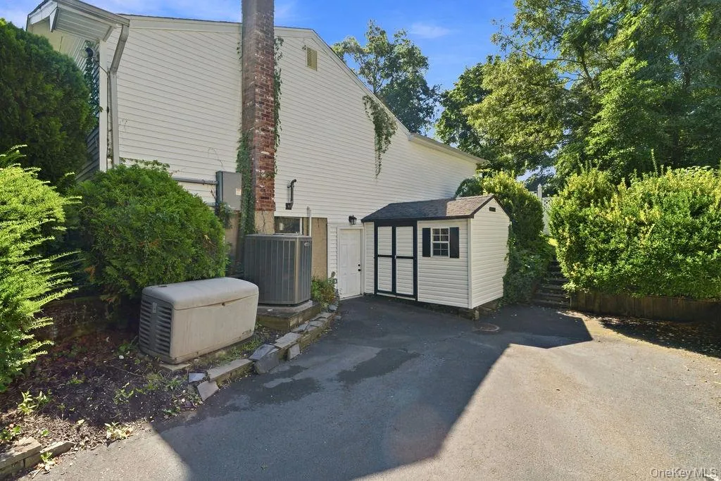 22 Gemini Lane, Smithtown, NY, 3 Bedrooms Bedrooms, 7 Rooms Rooms,2 BathroomsBathrooms,Residential,For Rent,Gemini,0,1033550 22 Gemini Lane, Smithtown, NY, 3 Bedrooms Bedrooms, 7 Rooms Rooms,2 BathroomsBathrooms,Residential,For Rent,Gemini,0,1033550