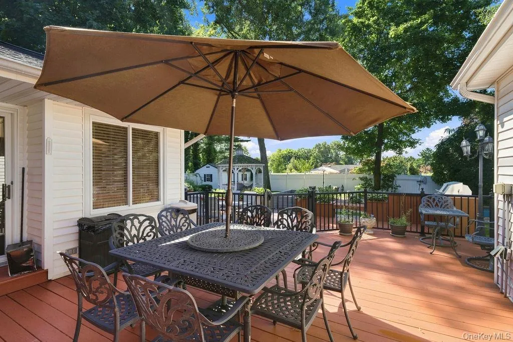 22 Gemini Lane, Smithtown, NY, 3 Bedrooms Bedrooms, 7 Rooms Rooms,2 BathroomsBathrooms,Residential,For Rent,Gemini,0,1033550 22 Gemini Lane, Smithtown, NY, 3 Bedrooms Bedrooms, 7 Rooms Rooms,2 BathroomsBathrooms,Residential,For Rent,Gemini,0,1033550