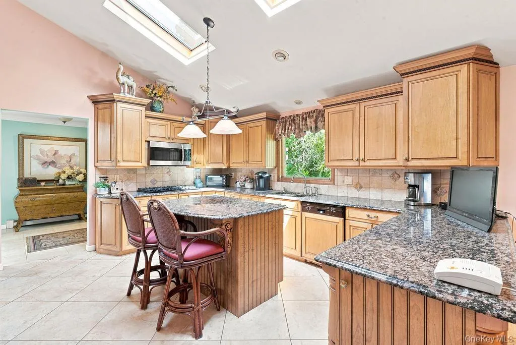 22 Gemini Lane, Smithtown, NY, 3 Bedrooms Bedrooms, 7 Rooms Rooms,2 BathroomsBathrooms,Residential,For Rent,Gemini,0,1033550 22 Gemini Lane, Smithtown, NY, 3 Bedrooms Bedrooms, 7 Rooms Rooms,2 BathroomsBathrooms,Residential,For Rent,Gemini,0,1033550