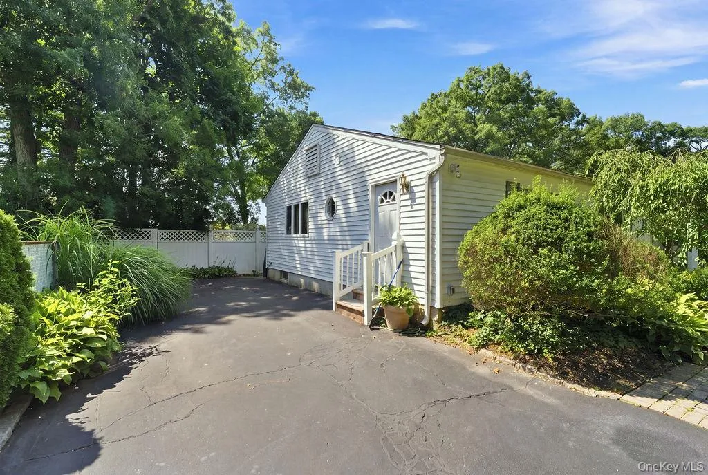 22 Gemini Lane, Smithtown, NY, 3 Bedrooms Bedrooms, 7 Rooms Rooms,2 BathroomsBathrooms,Residential,For Rent,Gemini,0,1033550 22 Gemini Lane, Smithtown, NY, 3 Bedrooms Bedrooms, 7 Rooms Rooms,2 BathroomsBathrooms,Residential,For Rent,Gemini,0,1033550