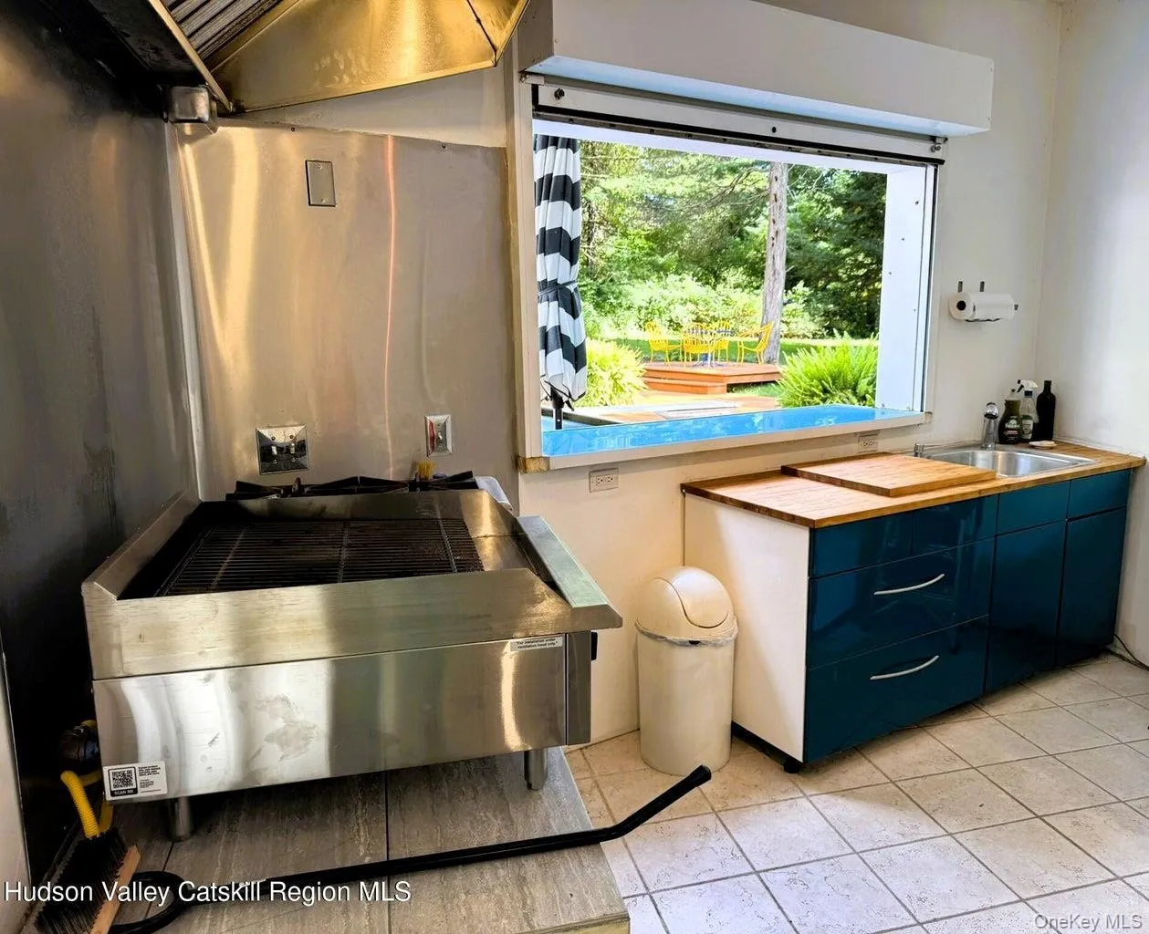 Pool House with Kitchen and bath Pool House with Kitchen and bath