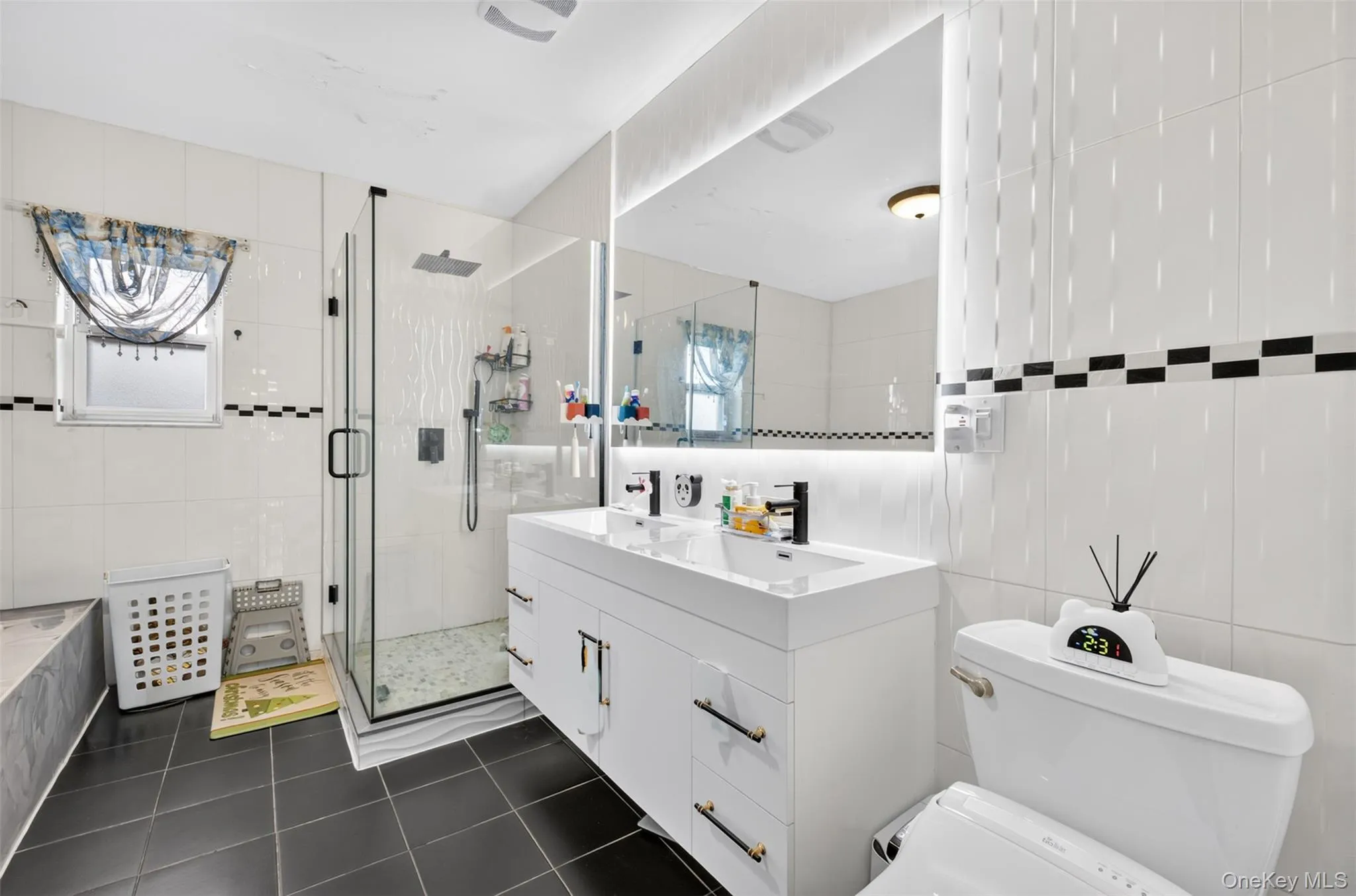 4215 172nd Street, New York, NY, 3 Bedrooms Bedrooms, 10 Rooms Rooms,2 BathroomsBathrooms,Residential,For Rent,172nd,0,1033568 4215 172nd Street, New York, NY, 3 Bedrooms Bedrooms, 10 Rooms Rooms,2 BathroomsBathrooms,Residential,For Rent,172nd,0,1033568