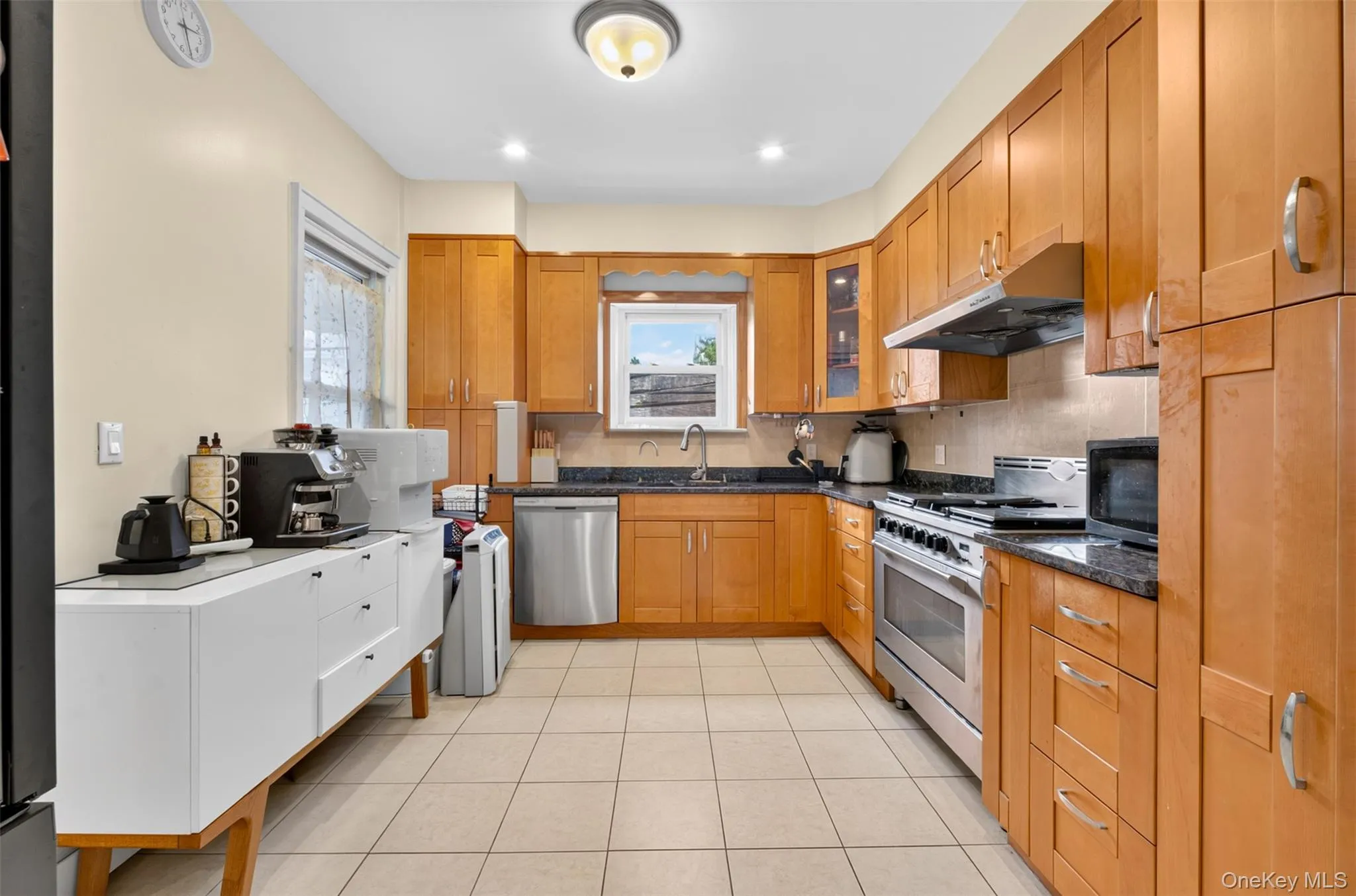 4215 172nd Street, New York, NY, 3 Bedrooms Bedrooms, 10 Rooms Rooms,2 BathroomsBathrooms,Residential,For Rent,172nd,0,1033568 4215 172nd Street, New York, NY, 3 Bedrooms Bedrooms, 10 Rooms Rooms,2 BathroomsBathrooms,Residential,For Rent,172nd,0,1033568