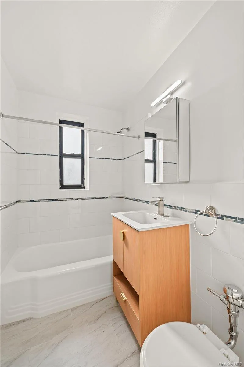 3260 Netherland Avenue, New York, NY, 1 Room Rooms,1 BathroomBathrooms,Residential,For Rent,Netherland,0,1033573 3260 Netherland Avenue, New York, NY, 1 Room Rooms,1 BathroomBathrooms,Residential,For Rent,Netherland,0,1033573