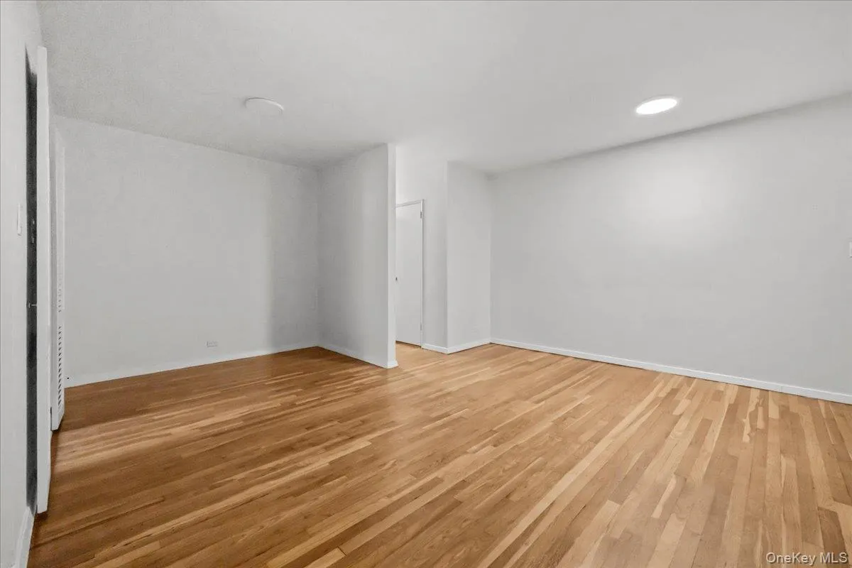 3720 Independence Avenue, New York, NY, 1 Bedroom Bedrooms, 4 Rooms Rooms,1 BathroomBathrooms,Residential,For Rent,Independence,0,1033580 3720 Independence Avenue, New York, NY, 1 Bedroom Bedrooms, 4 Rooms Rooms,1 BathroomBathrooms,Residential,For Rent,Independence,0,1033580