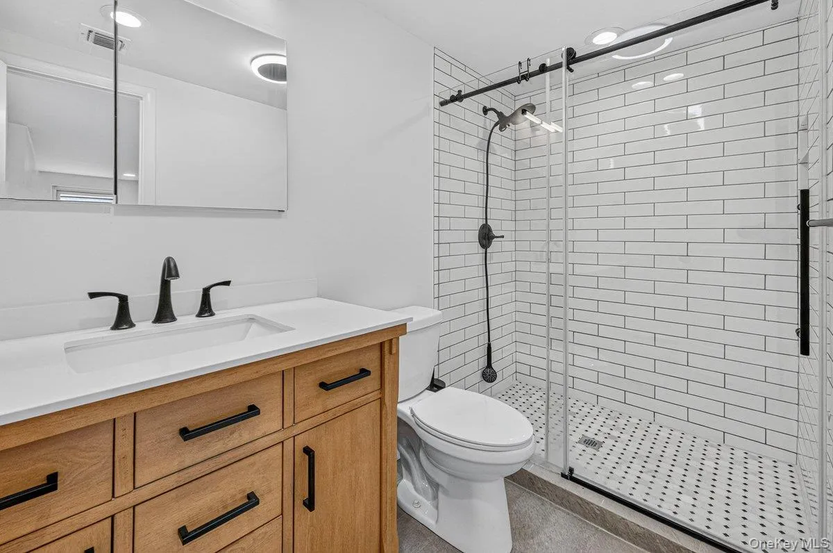 60 Lake Shore Drive, Brookhaven, NY, 6 Bedrooms Bedrooms, 16 Rooms Rooms,3 BathroomsBathrooms,Residential,For Rent,Lake Shore,0,1033592 60 Lake Shore Drive, Brookhaven, NY, 6 Bedrooms Bedrooms, 16 Rooms Rooms,3 BathroomsBathrooms,Residential,For Rent,Lake Shore,0,1033592