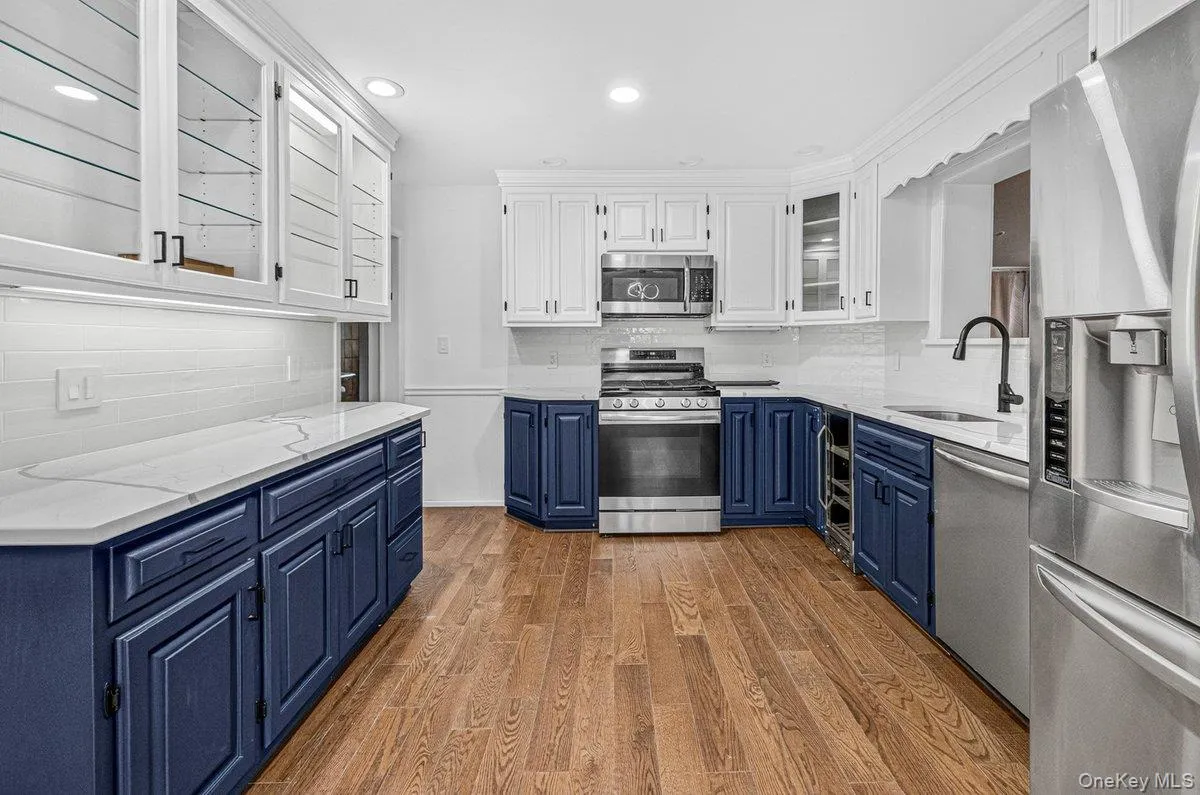 60 Lake Shore Drive, Brookhaven, NY, 6 Bedrooms Bedrooms, 16 Rooms Rooms,3 BathroomsBathrooms,Residential,For Rent,Lake Shore,0,1033592 60 Lake Shore Drive, Brookhaven, NY, 6 Bedrooms Bedrooms, 16 Rooms Rooms,3 BathroomsBathrooms,Residential,For Rent,Lake Shore,0,1033592
